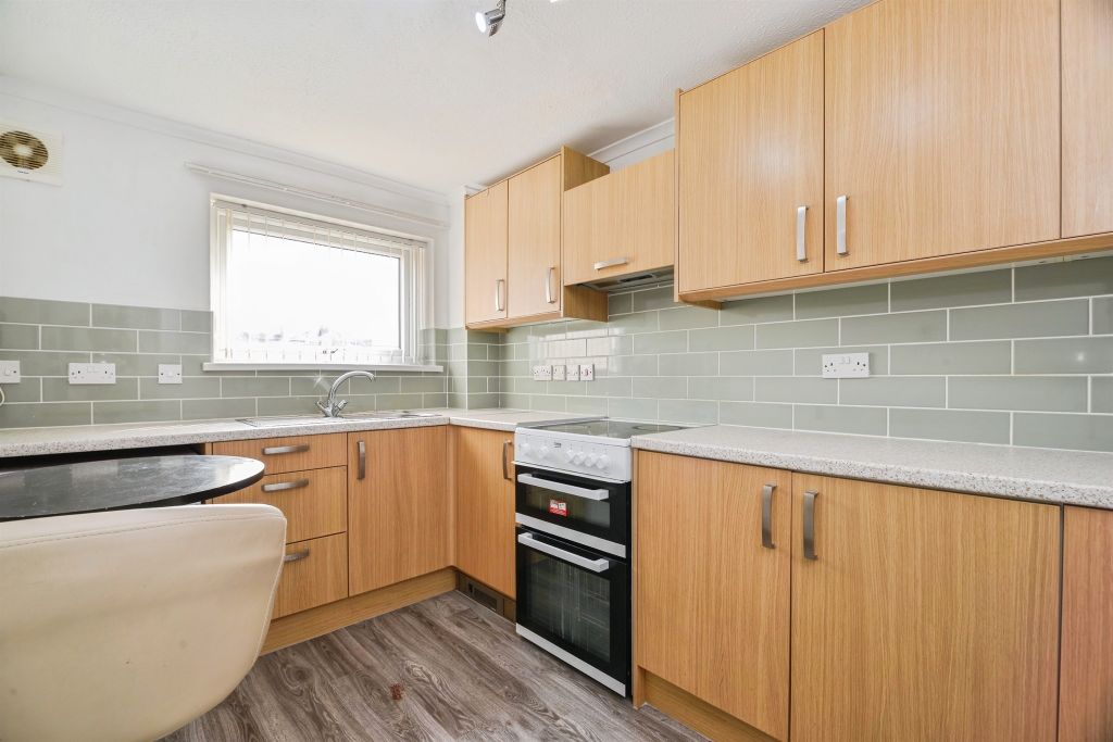 2 bed flat for saleLothian Road, Middlesbrough TS4 photo 4