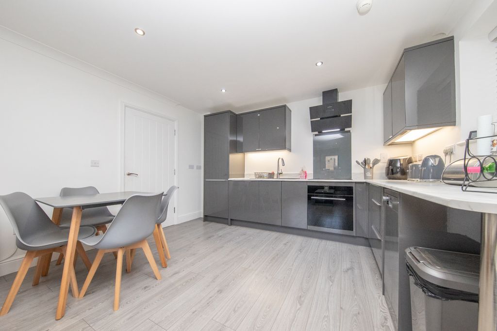 Property photo 3 of 16 Kitchen/Diner