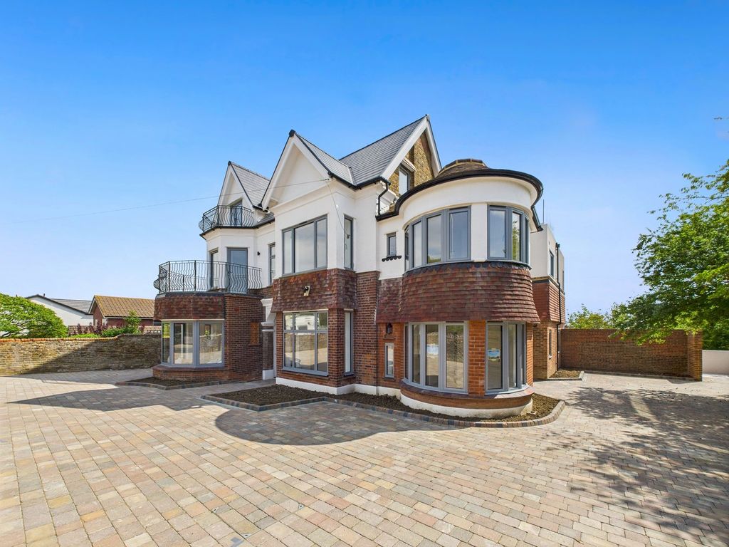 Property photo 1 of 32