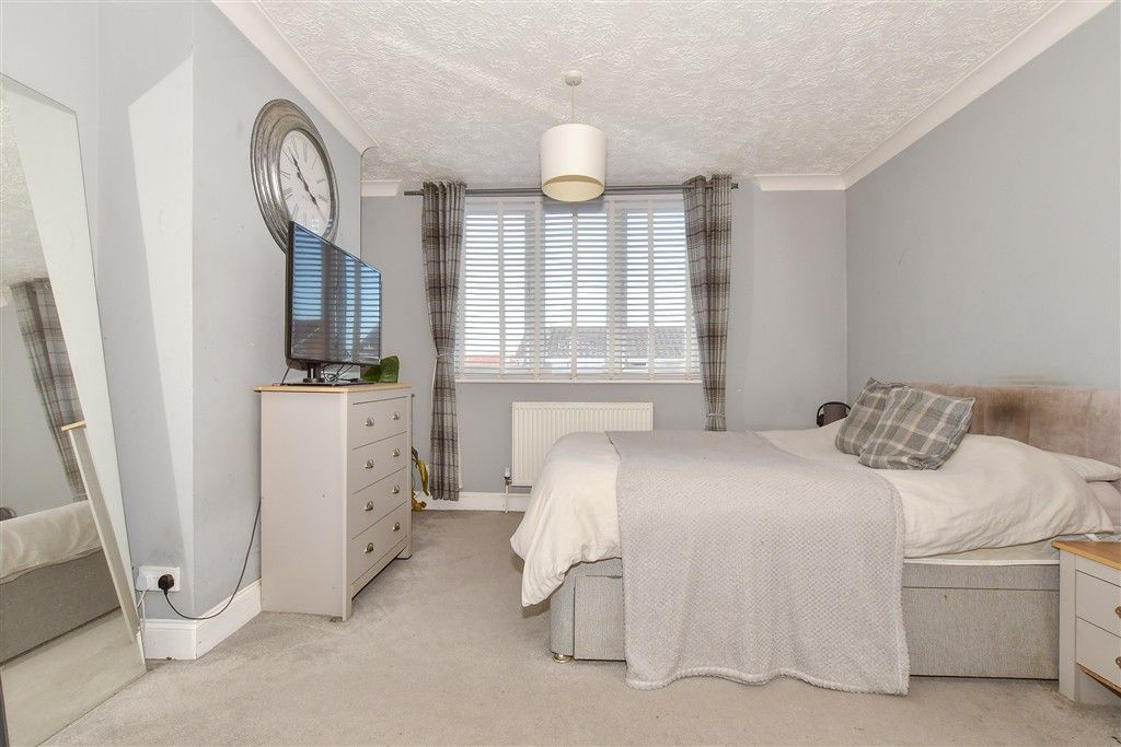 Property photo 1 of 9 Bedroom