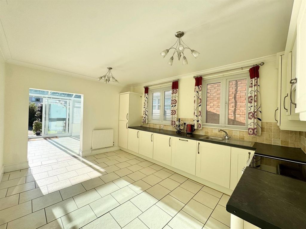 Property photo 3 of 28