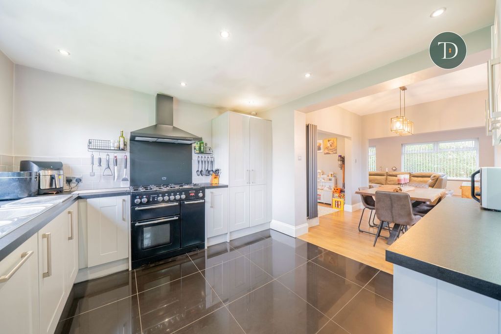 Property photo 3 of 34