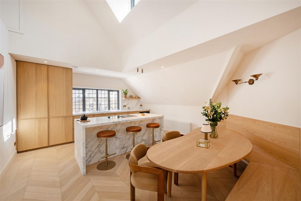 Property photo 2 of 21 Flat 5 Walton House Hi-12.Jpg