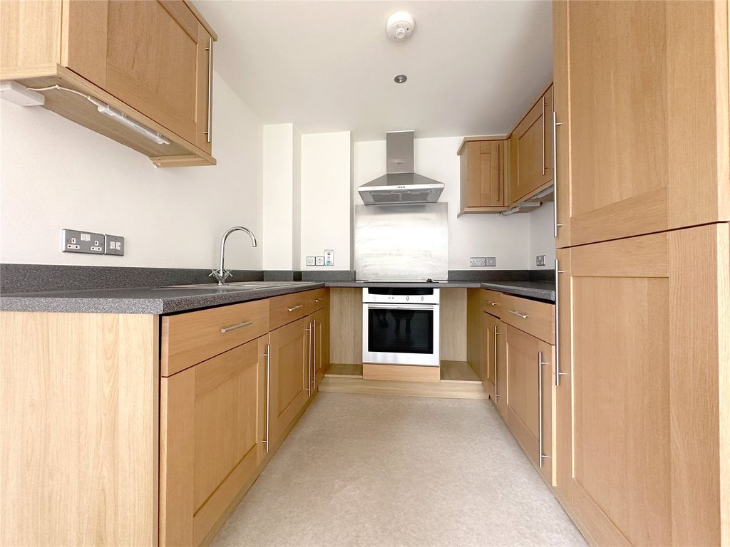Property photo 3 of 8 Kitchen