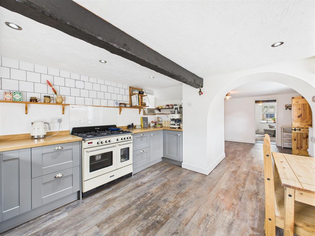 Property photo 3 of 28 Cam03975G0-Pr0136-Still009.Jpg