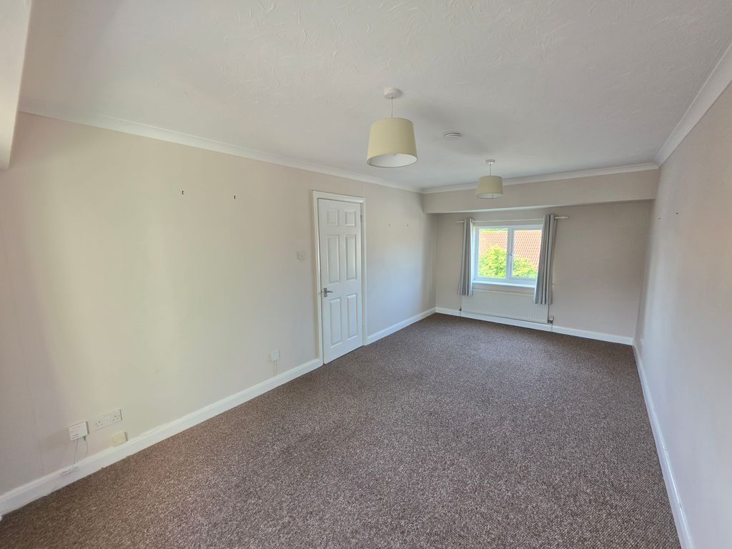 Property photo 3 of 6 Living Room