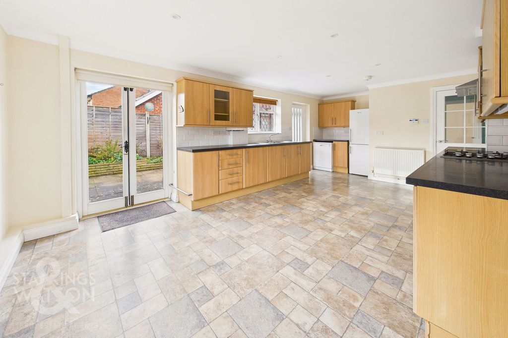 Property photo 3 of 28