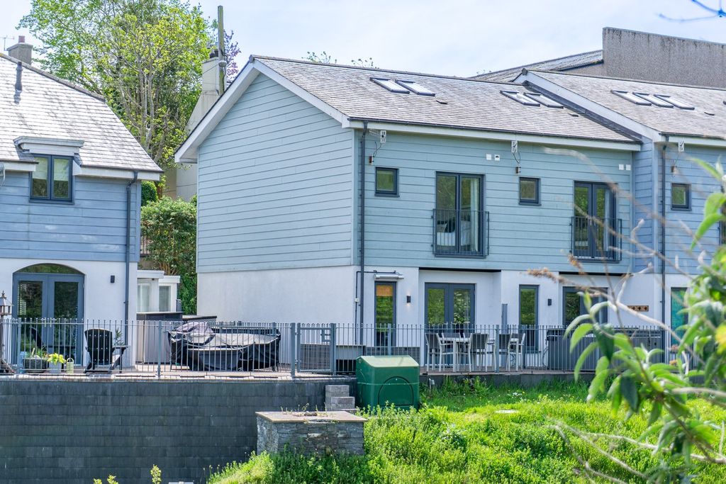 Property photo 1 of 23