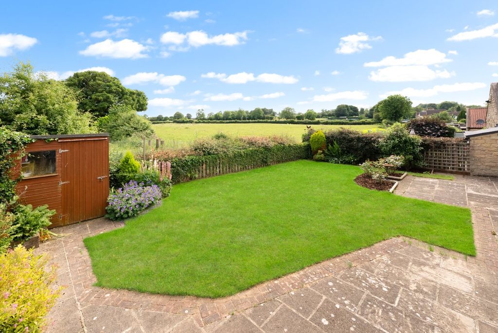 Property photo 2 of 16 Picture No. 21