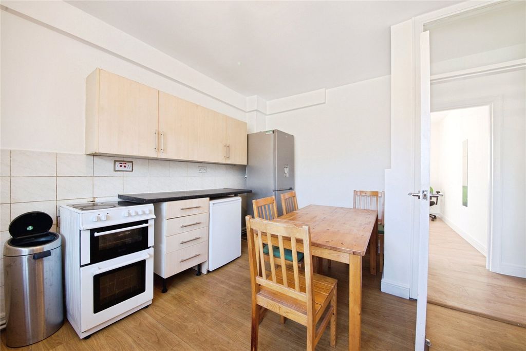 Property photo 3 of 19 Kitchen