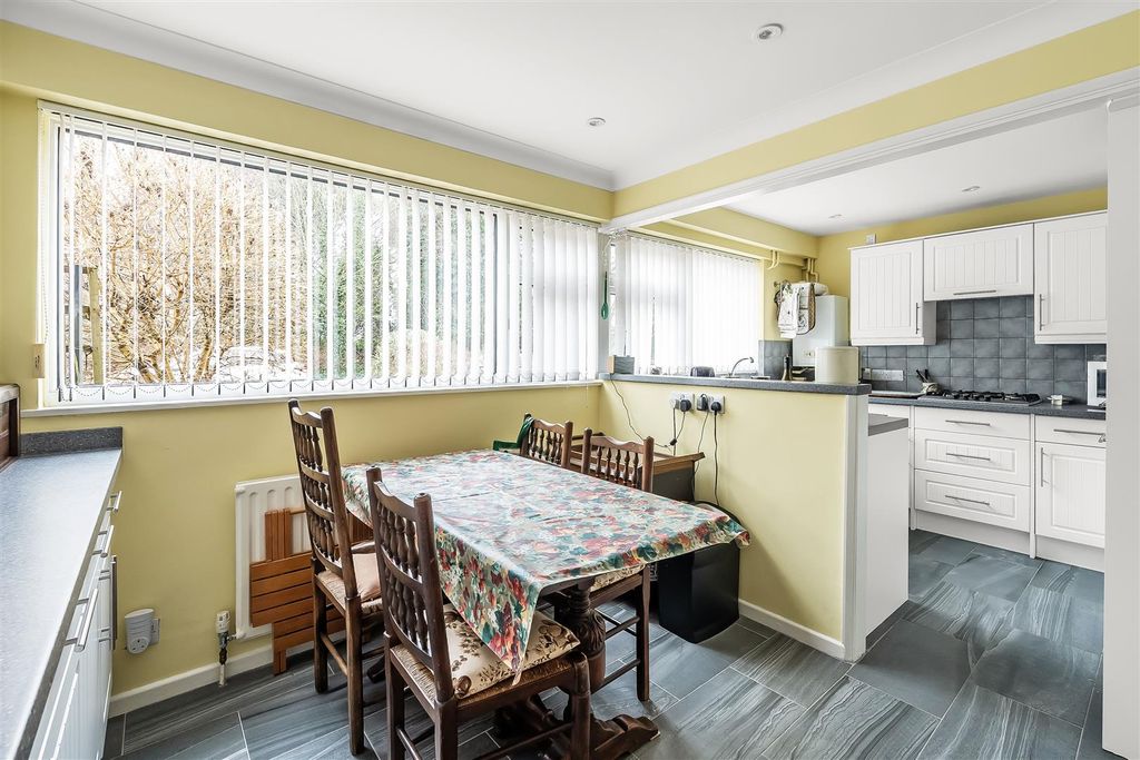 Property photo 3 of 21 7-Holmwood-Close-10.Jpg