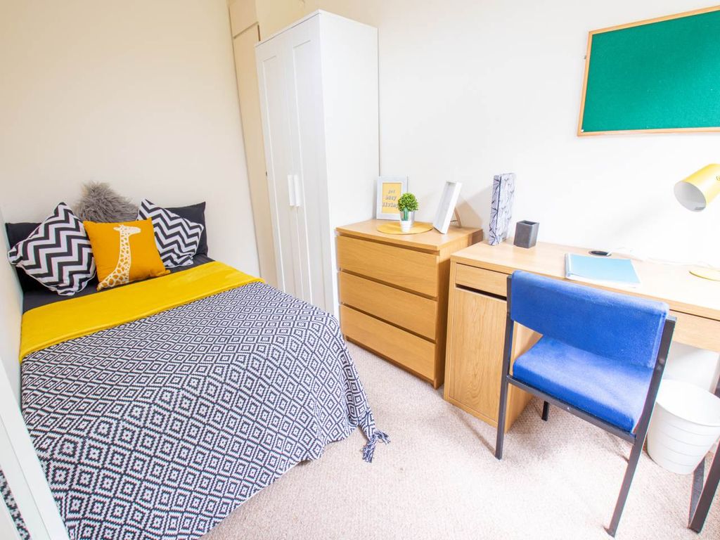 Property photo 2 of 12 Downstairs Bedroom