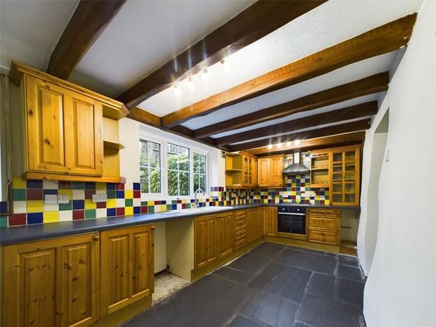 Property photo 3 of 11 Kitchen