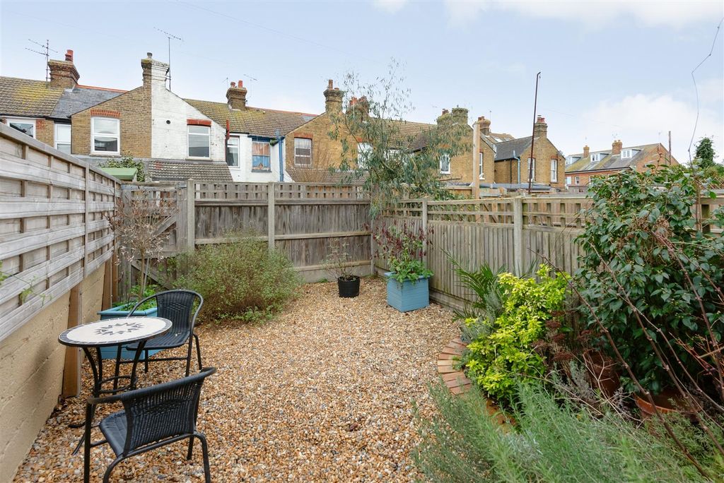 Property photo 2 of 13 Albert Street, Whitstable