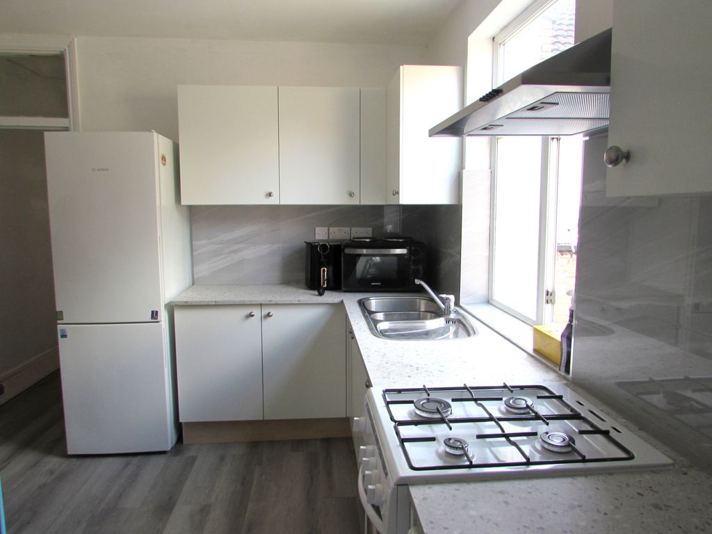Property photo 1 of 9 Rosslyn Crescent, Harrow, Middlesex Ha1