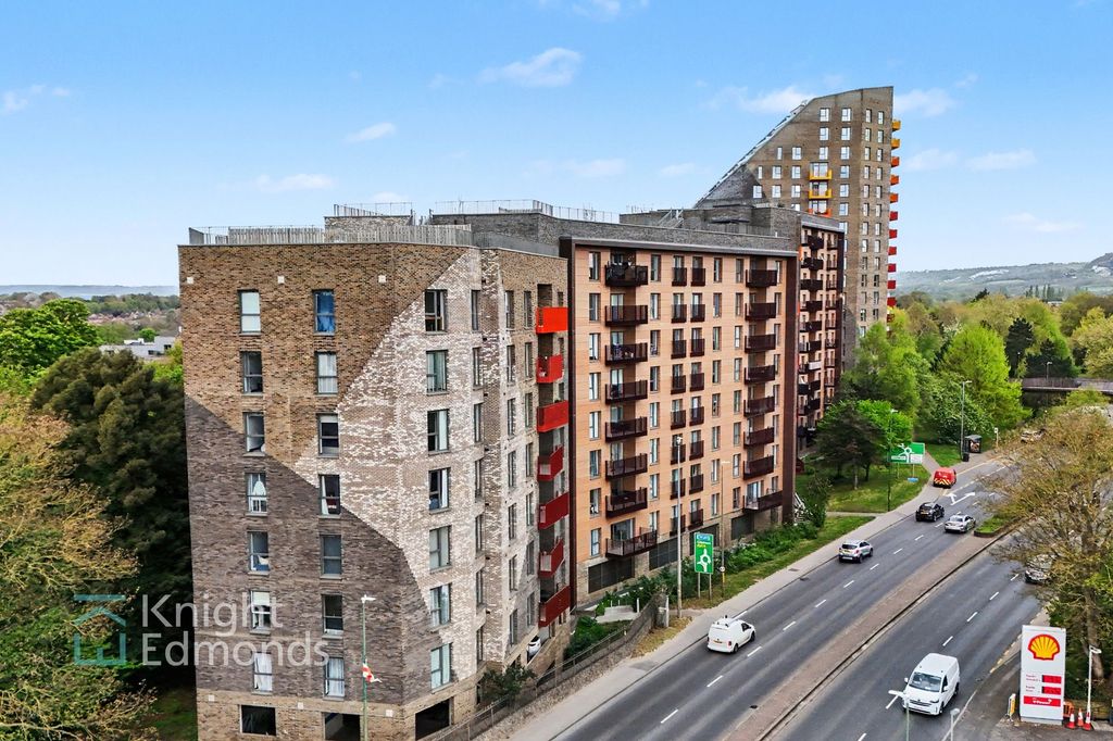 Property photo 1 of 17 Exterior