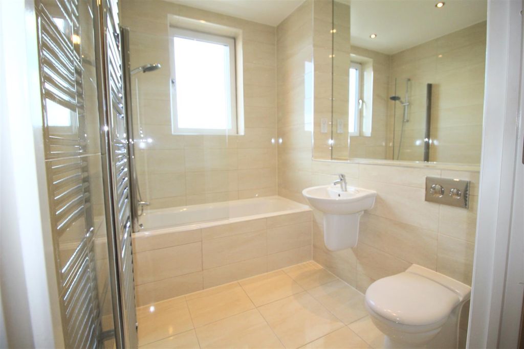 Property photo 3 of 6 Bathroom