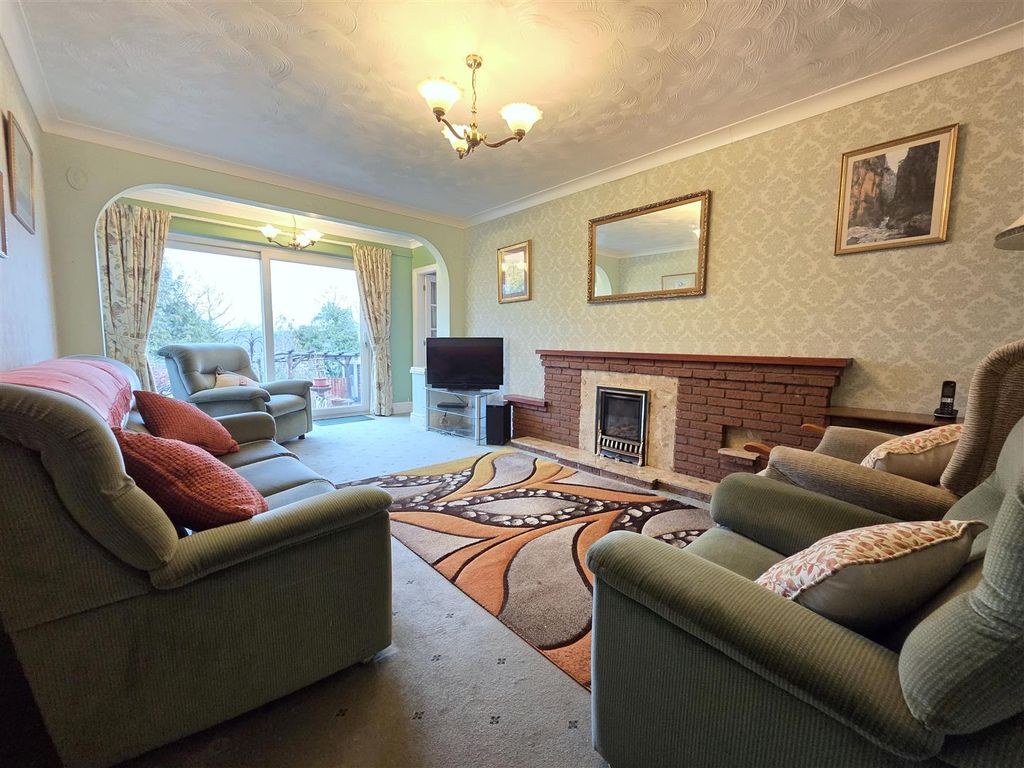 Property photo 3 of 14 Living Room