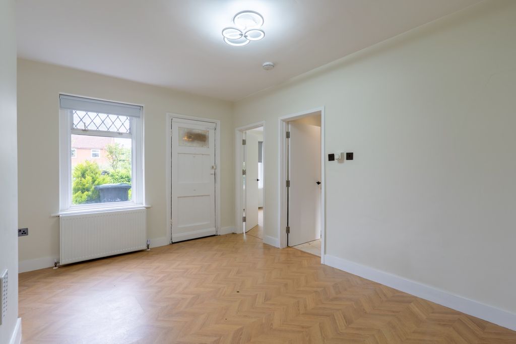 Property photo 2 of 33 5168371