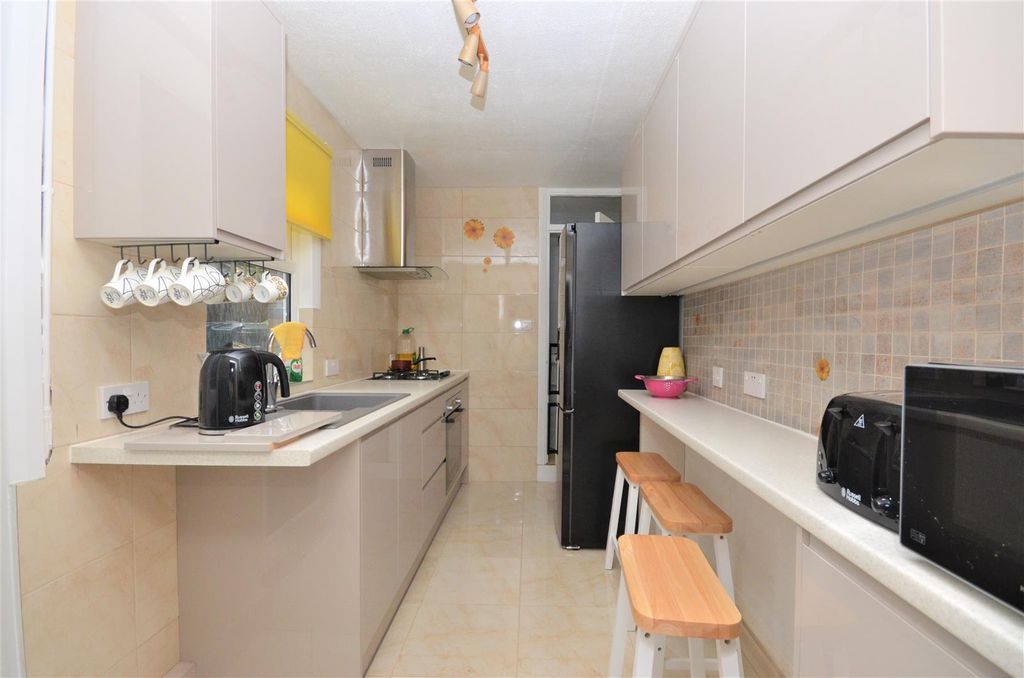 Property photo 2 of 7 Kitchen