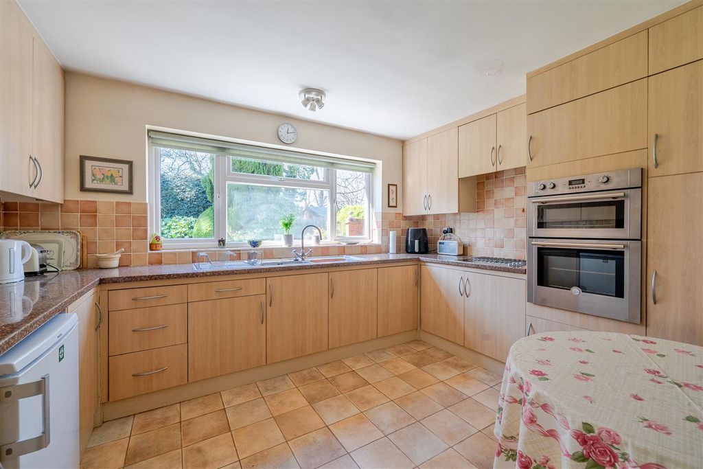 Additional image 9 of 4 bed detached house for saleHeatherdene Avenue, Crowthorne, Berkshire RG45