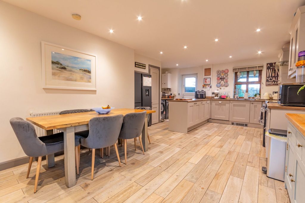 Property photo 3 of 24 Picture No. 05