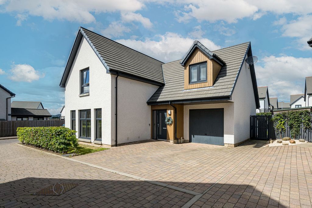 Property photo 1 of 28 External