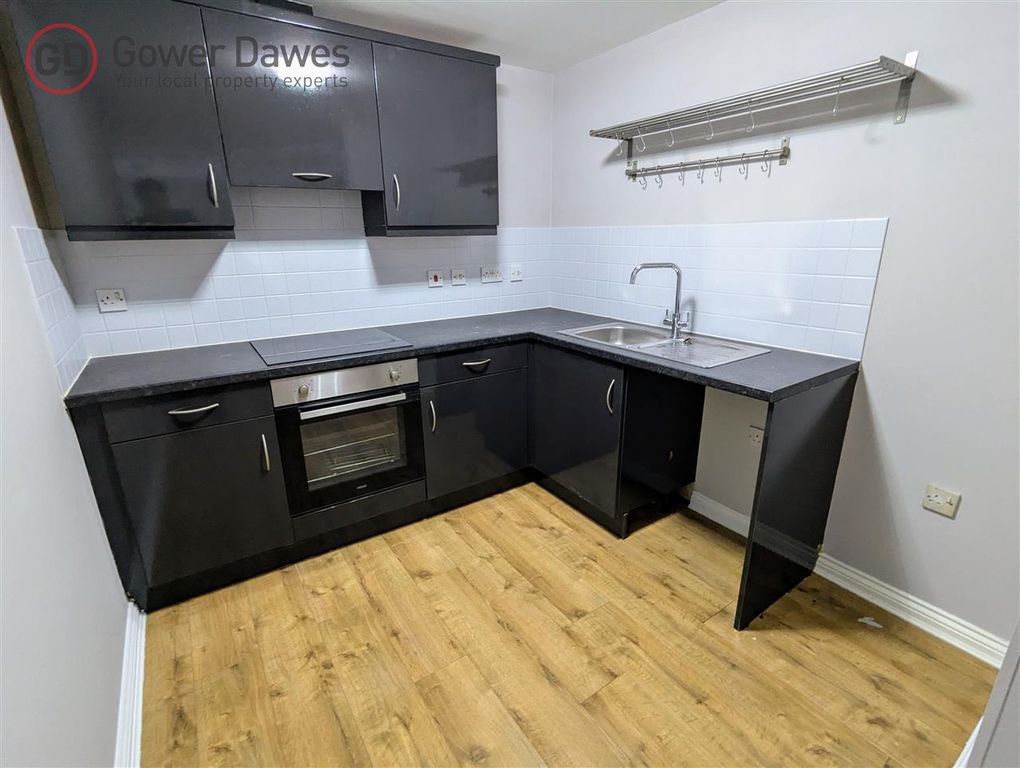 Property photo 2 of 9 Kitchen