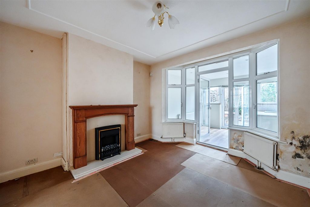 Property photo 3 of 18 1396268-11-69628F5063059.Jpg