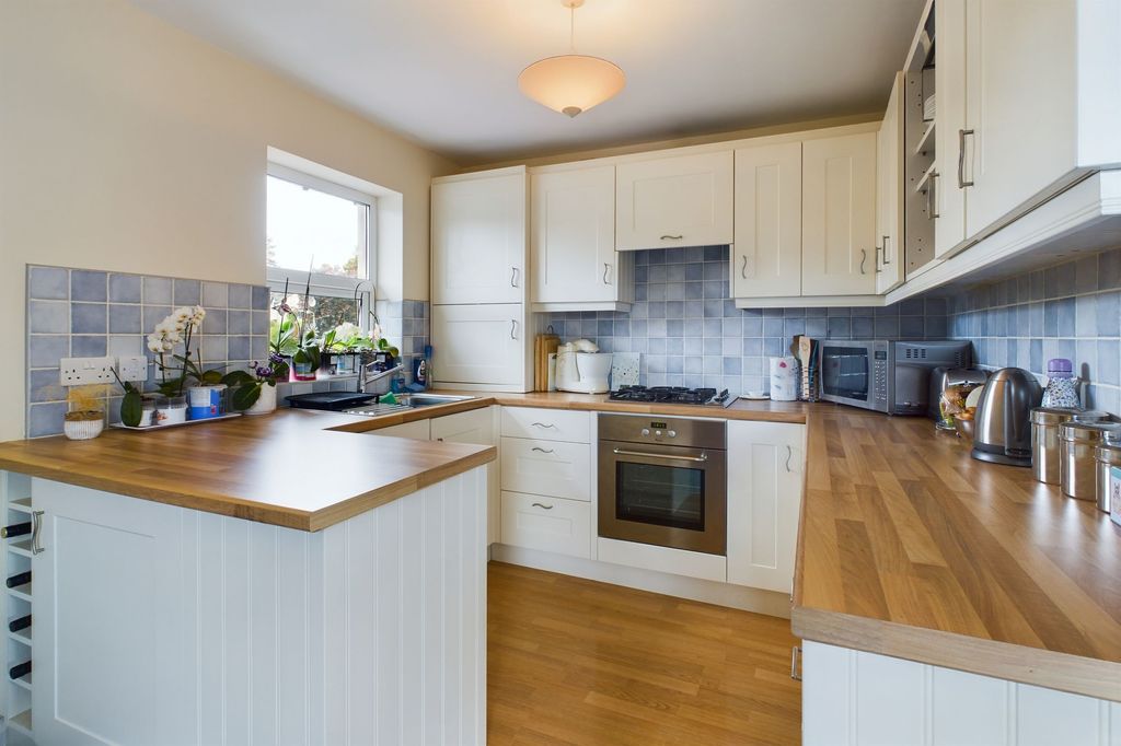 Property photo 1 of 19 Kitchen