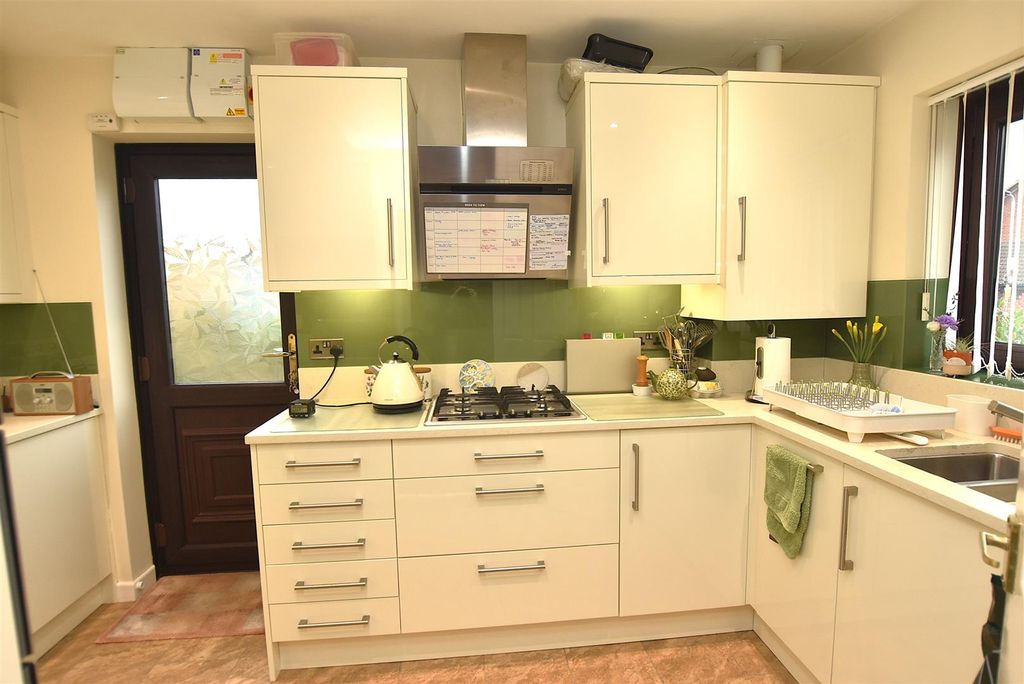 Property photo 2 of 18 Kitchen