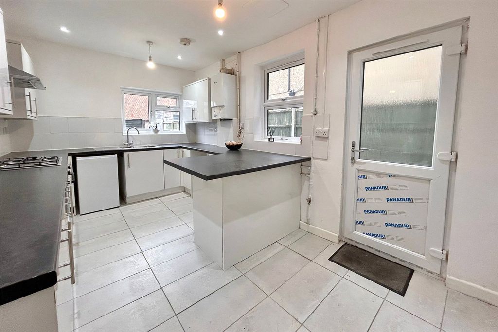 Property photo 3 of 12 Picture No. 33