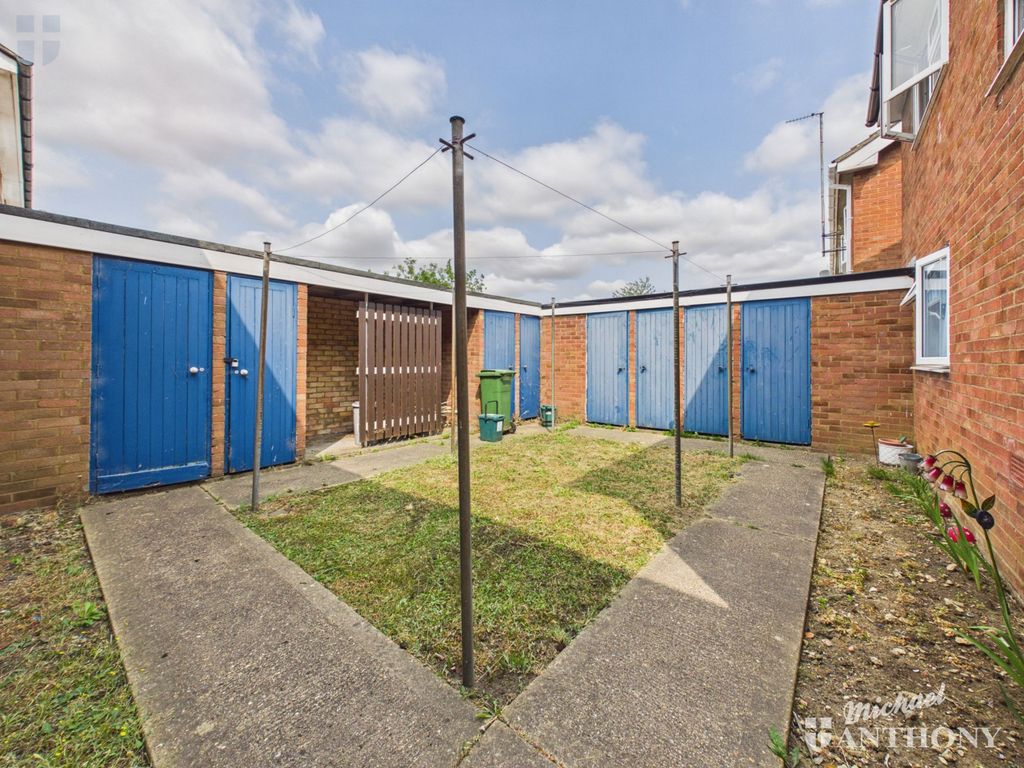 Property photo 3 of 8 Cam03852G0-Pr0735-Still011