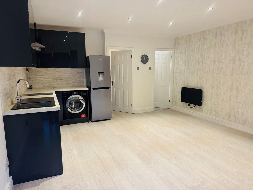 Property photo 2 of 9 Cf8.Jpg