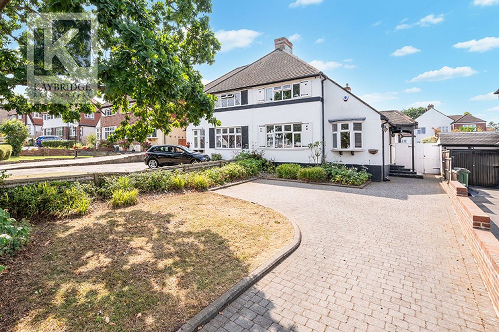 Property photo 1 of 14 Oaks Avenue, Worcester Park - Kt4 8Xg