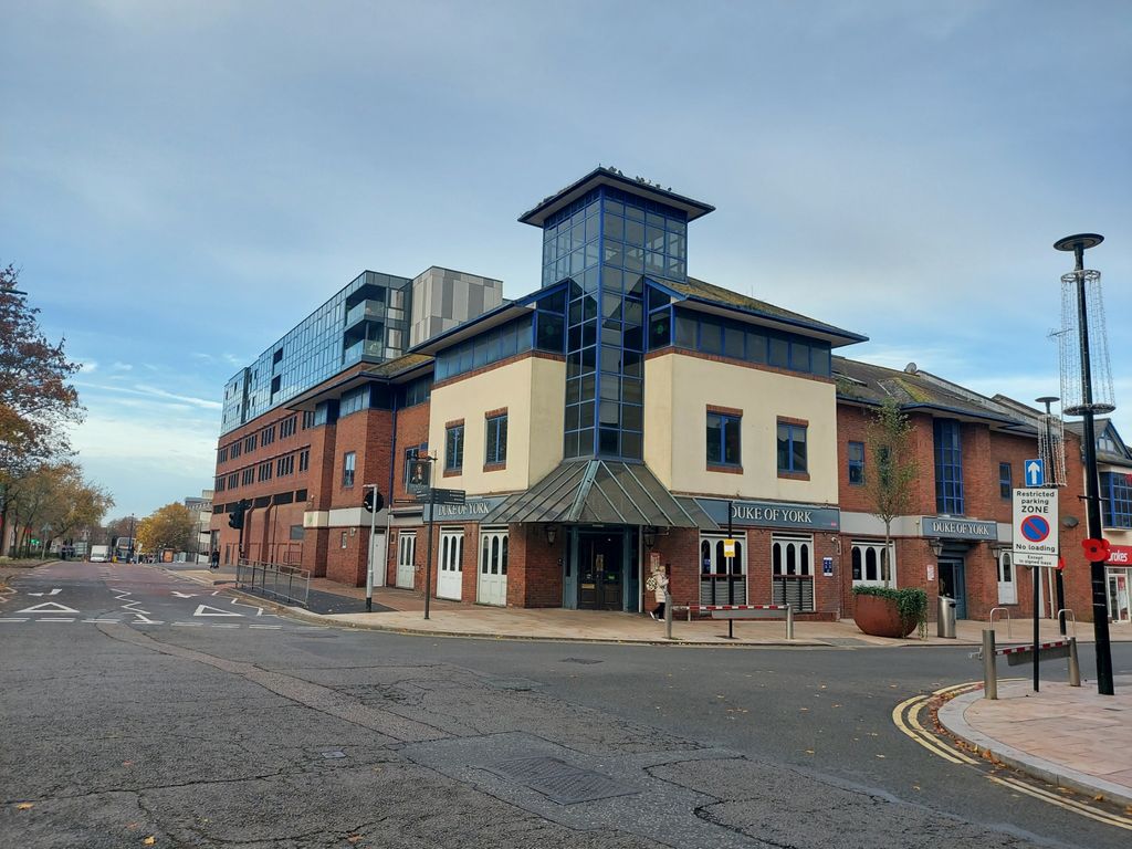 Property photo 3 of 8 88-90 High Street