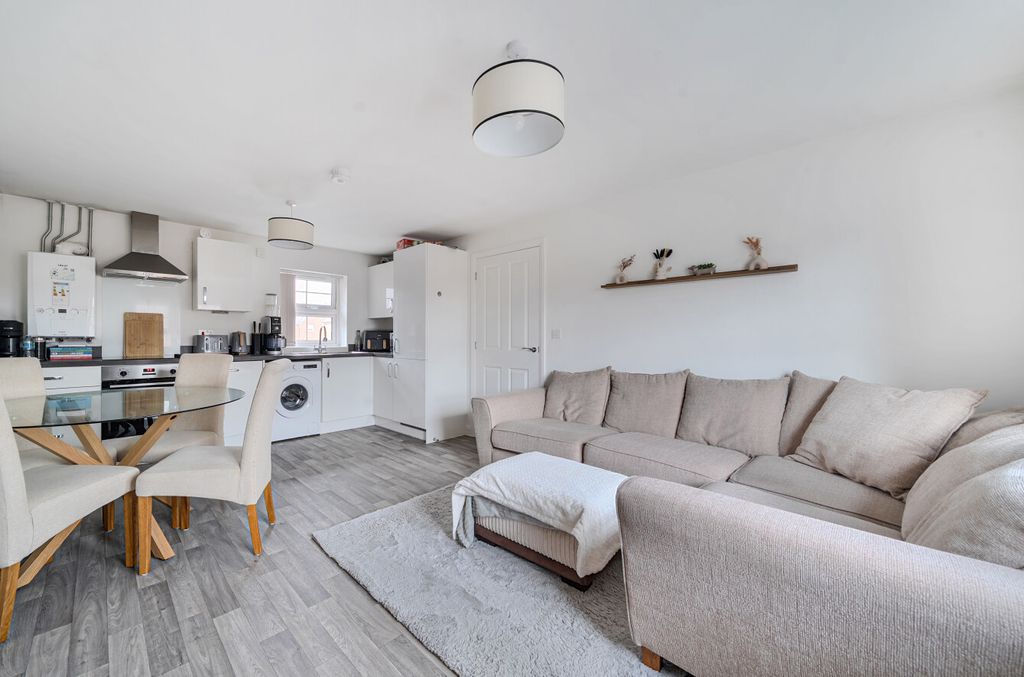 Property photo 2 of 14 1371449-14-68F5F7...