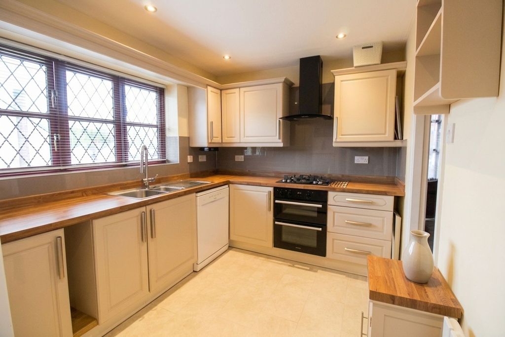 Property photo 3 of 48