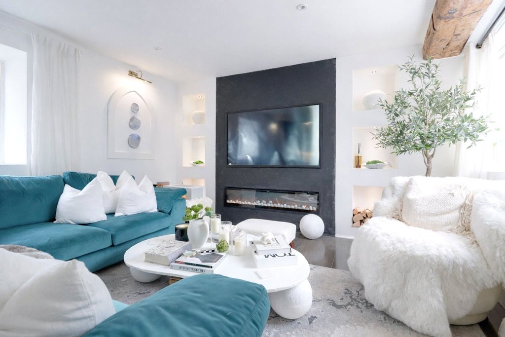 Property photo 2 of 16 2 - Picture No. 12