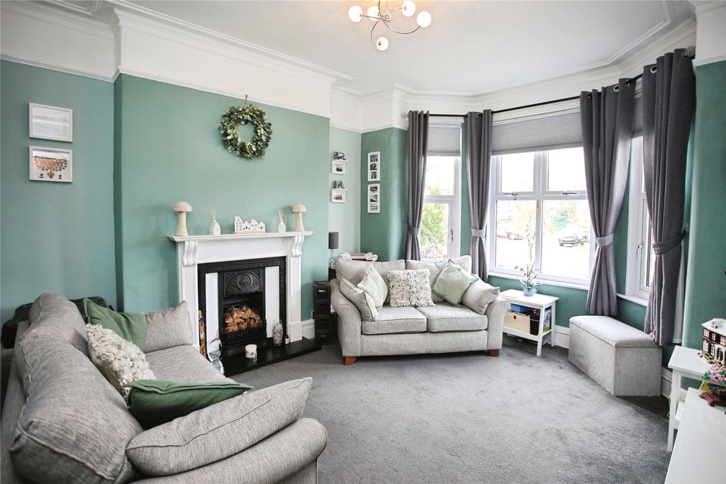 Property photo 2 of 29 Picture No. 13