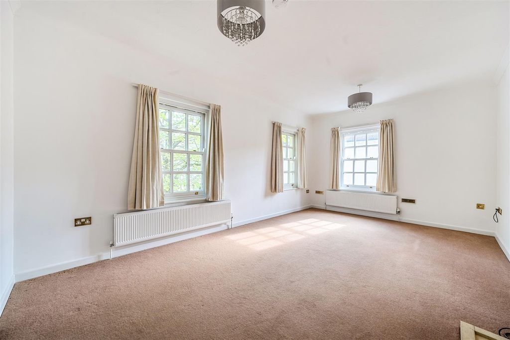 Property photo 3 of 18 Sitting/Dining Room