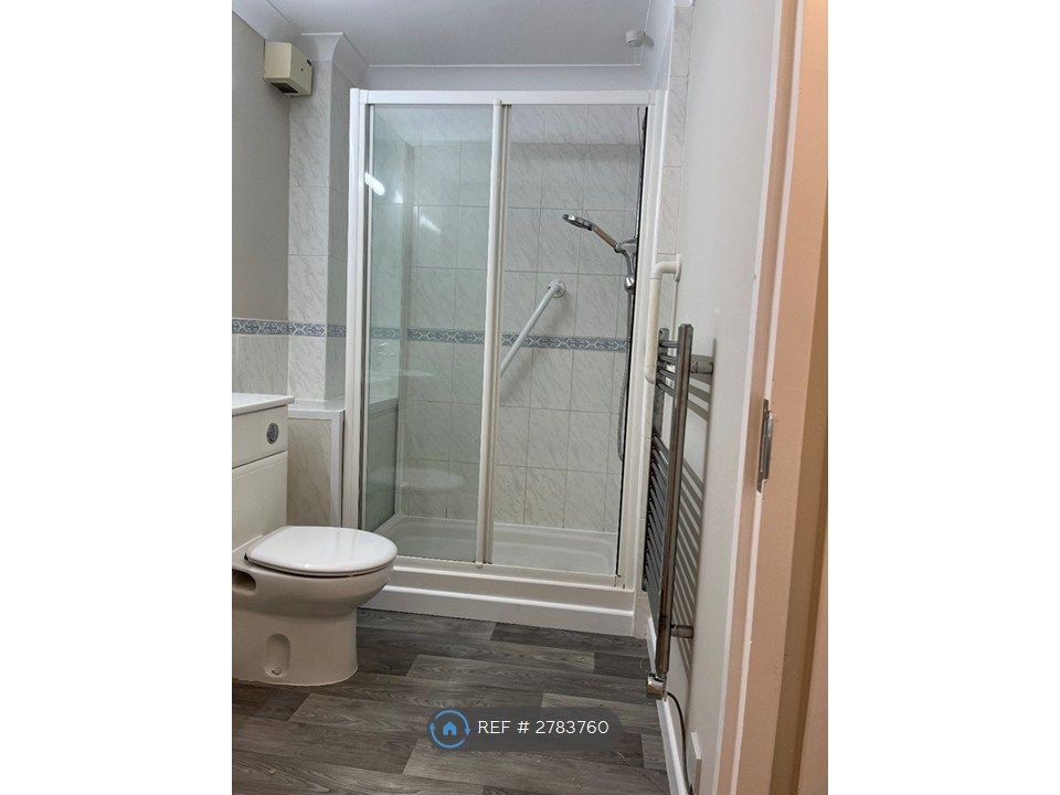 Property photo 3 of 11 Bathroom