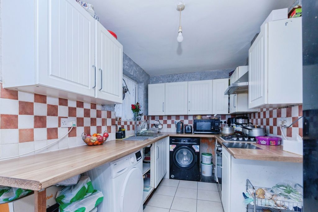 Property photo 3 of 12 Kitchen