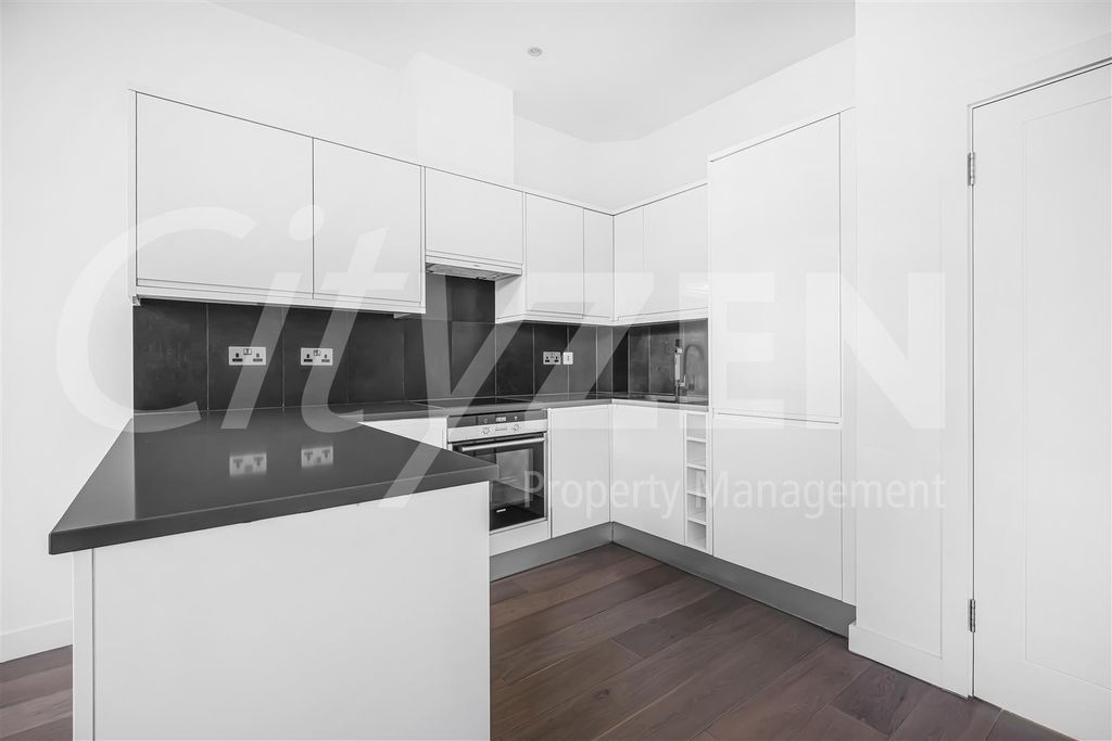 Property photo 3 of 9 Kitchen