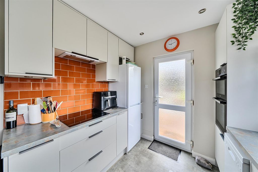 Property photo 3 of 14 Kitchen