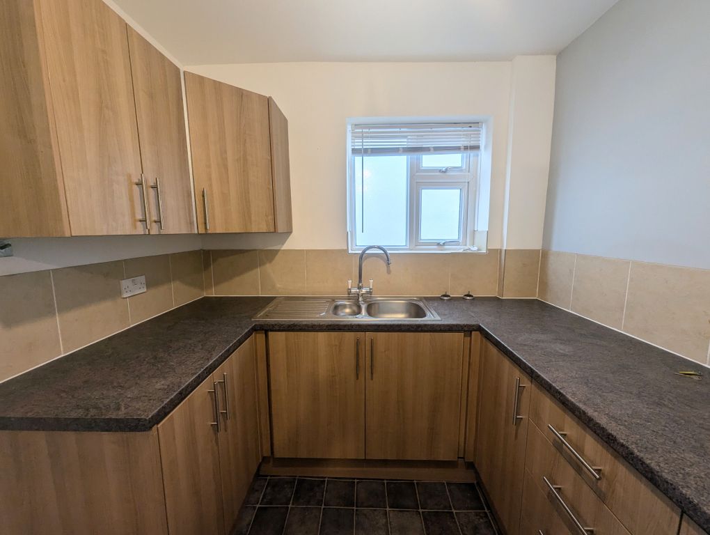 Property photo 3 of 12 Kitchen