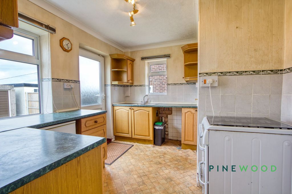 Property photo 3 of 24 Kitchen