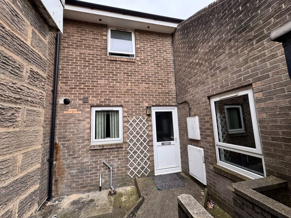 Property photo 1 of 8 Recently Refurbished Two Bedroom Ground Floor Accessible Flat