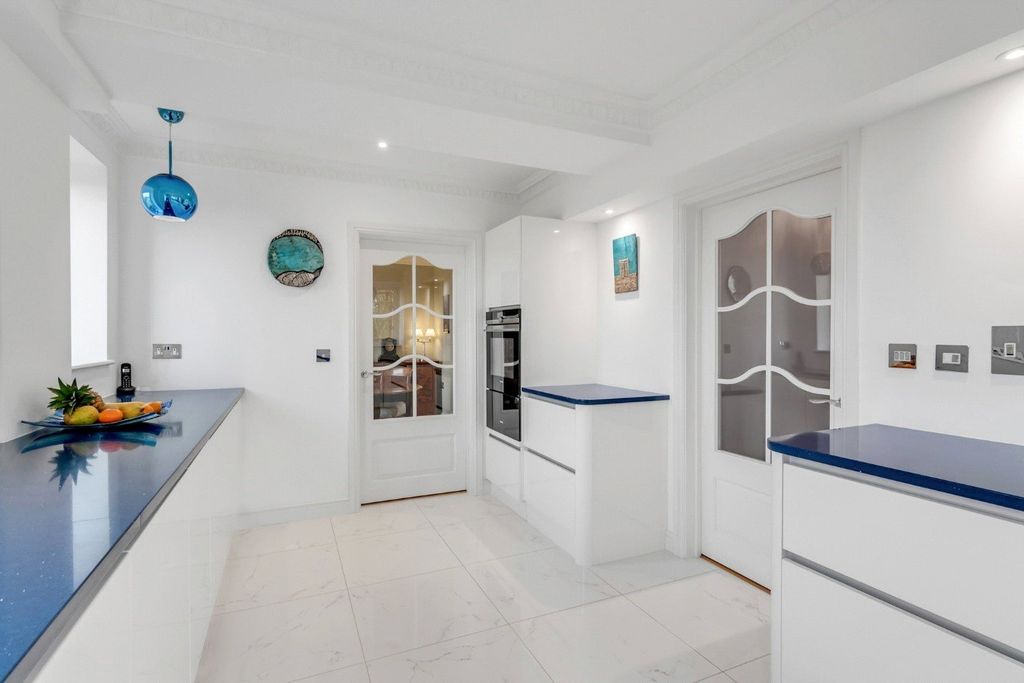 Property photo 3 of 24 Kitchen