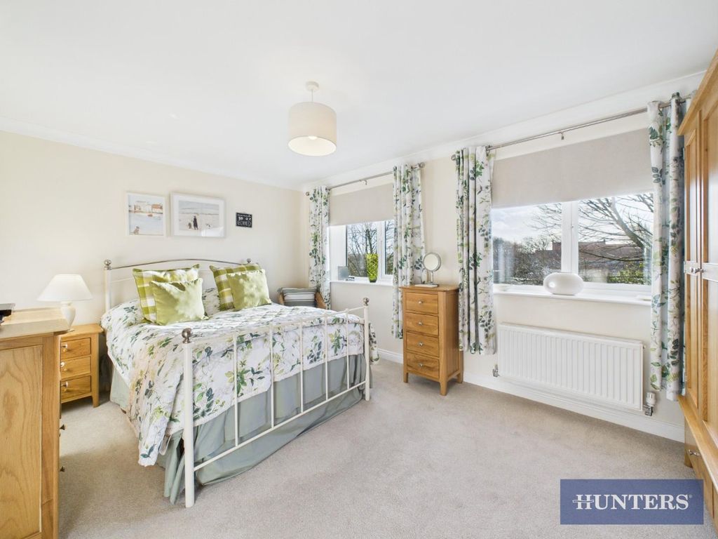 Property photo 2 of 16 Bedroom